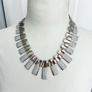 🍭6/$30 Silver tone glitter statement cleopatra bib necklace
